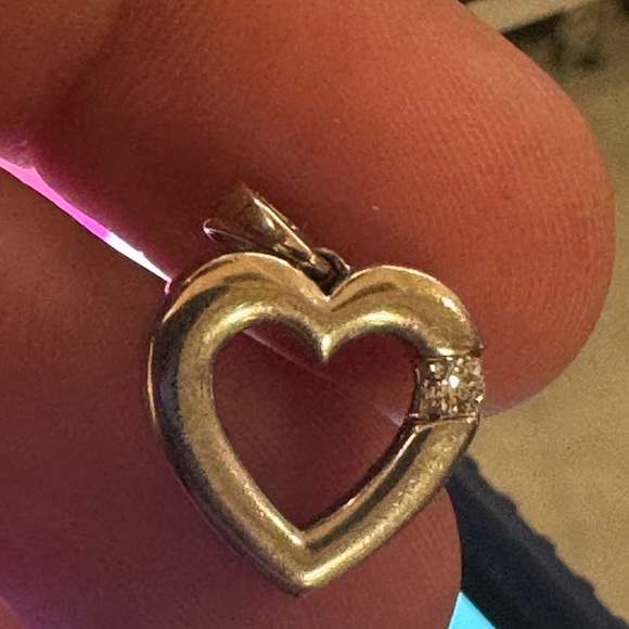 14k heart white gold  pendant with diamond - Picture 3 of 3